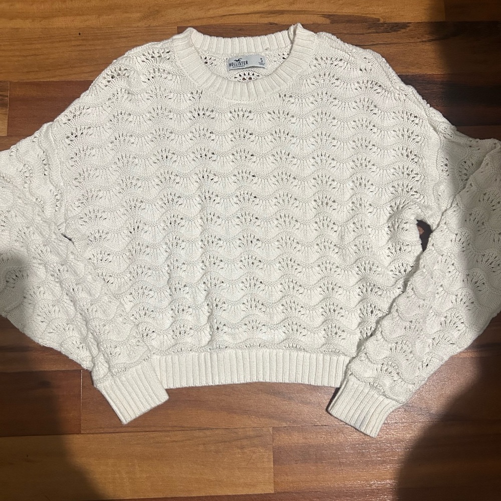 Hollister white sweater with pattern